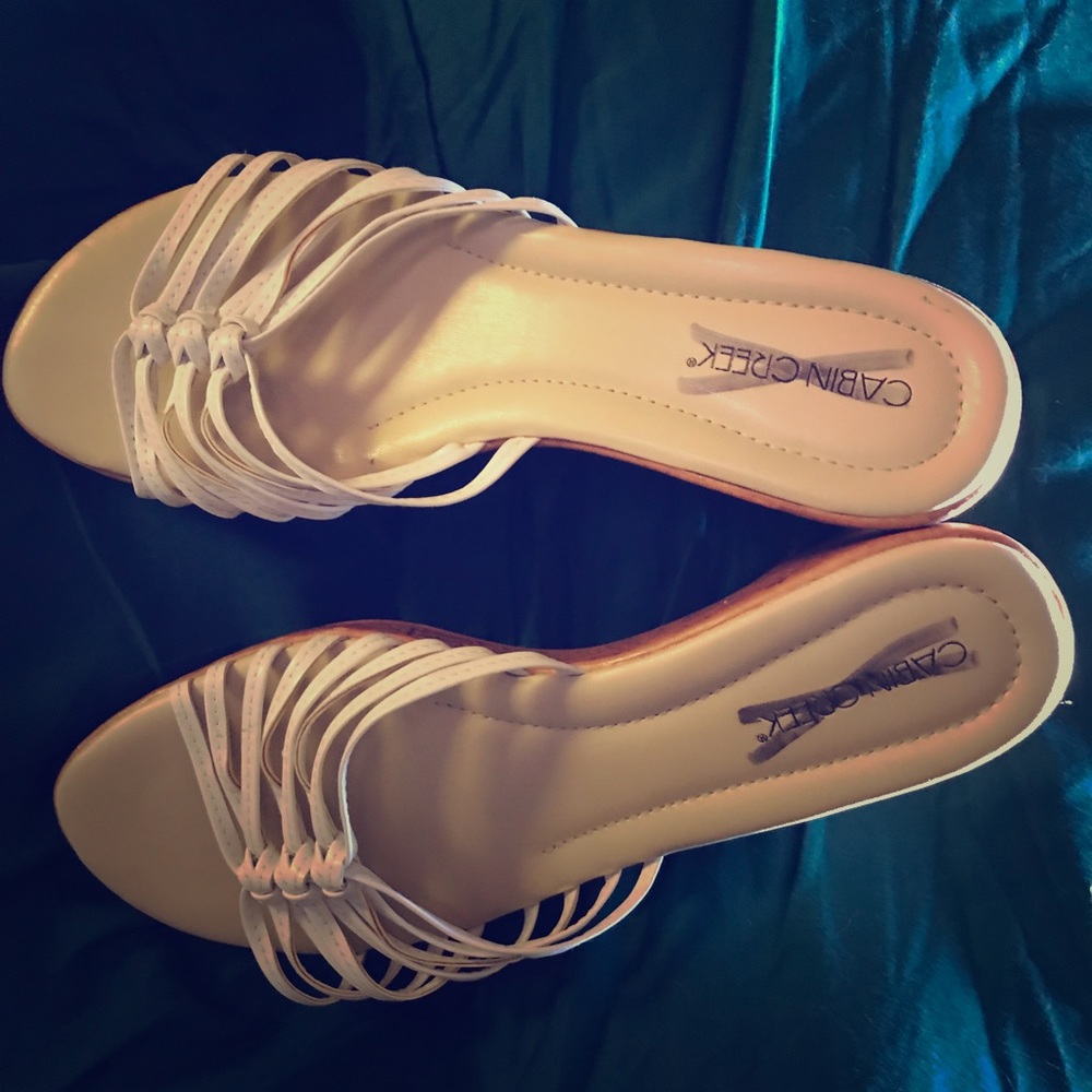 Cabin Creek size 7 1/2 white sandals